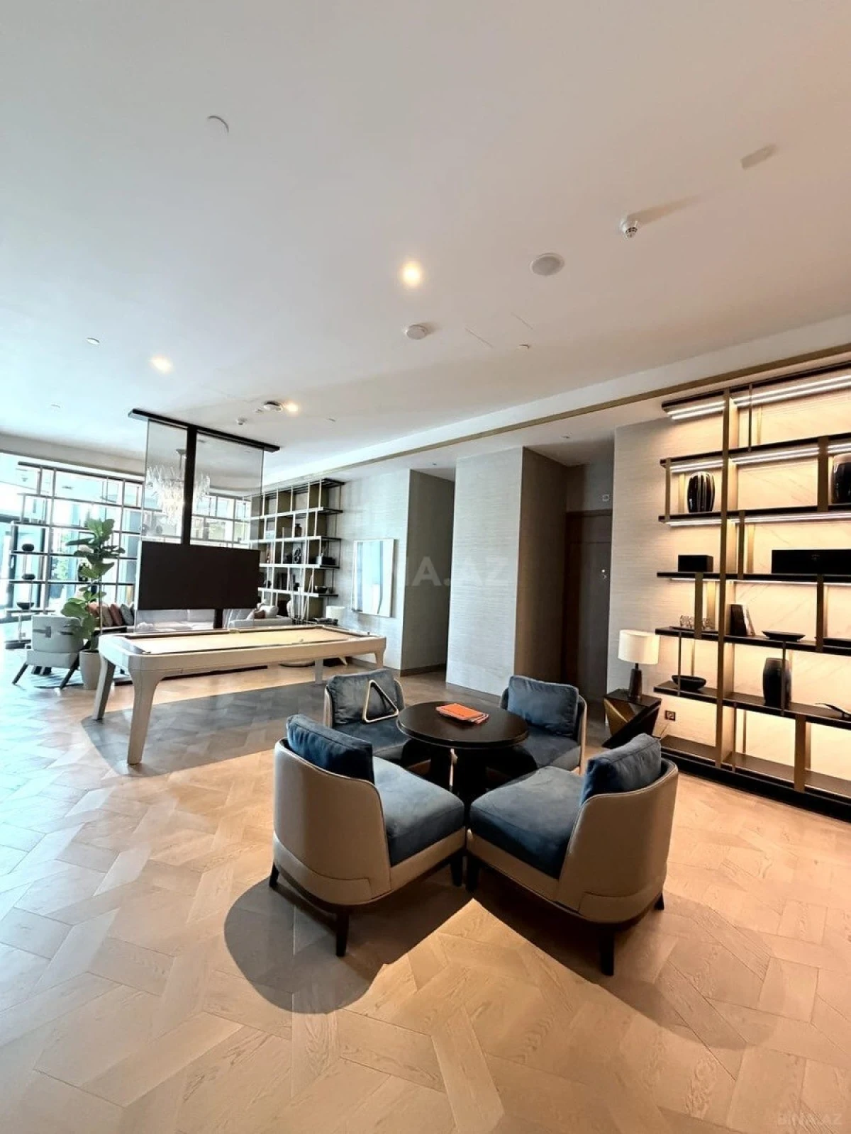 Satılır 3 otaqlı mənzil 165 m²