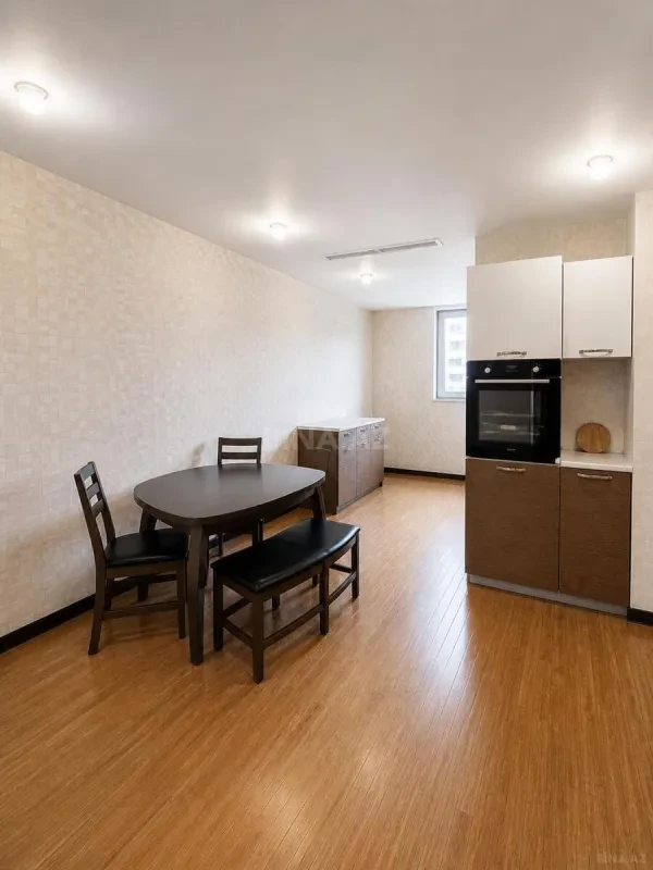 Kirayə verilir 4 otaqlı mənzil 200 m²