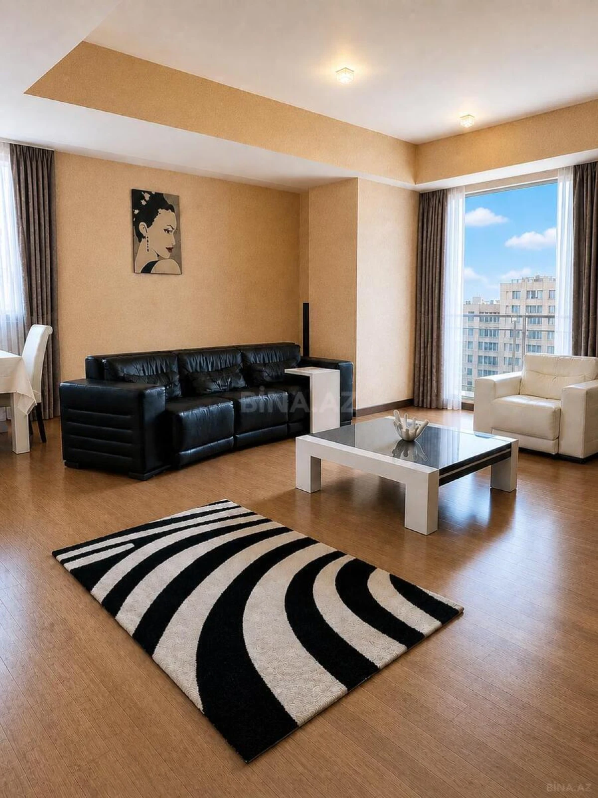 Kirayə verilir 4 otaqlı mənzil 200 m²