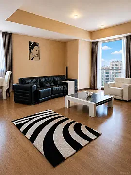 Kirayə verilir 4 otaqlı mənzil 200 m²