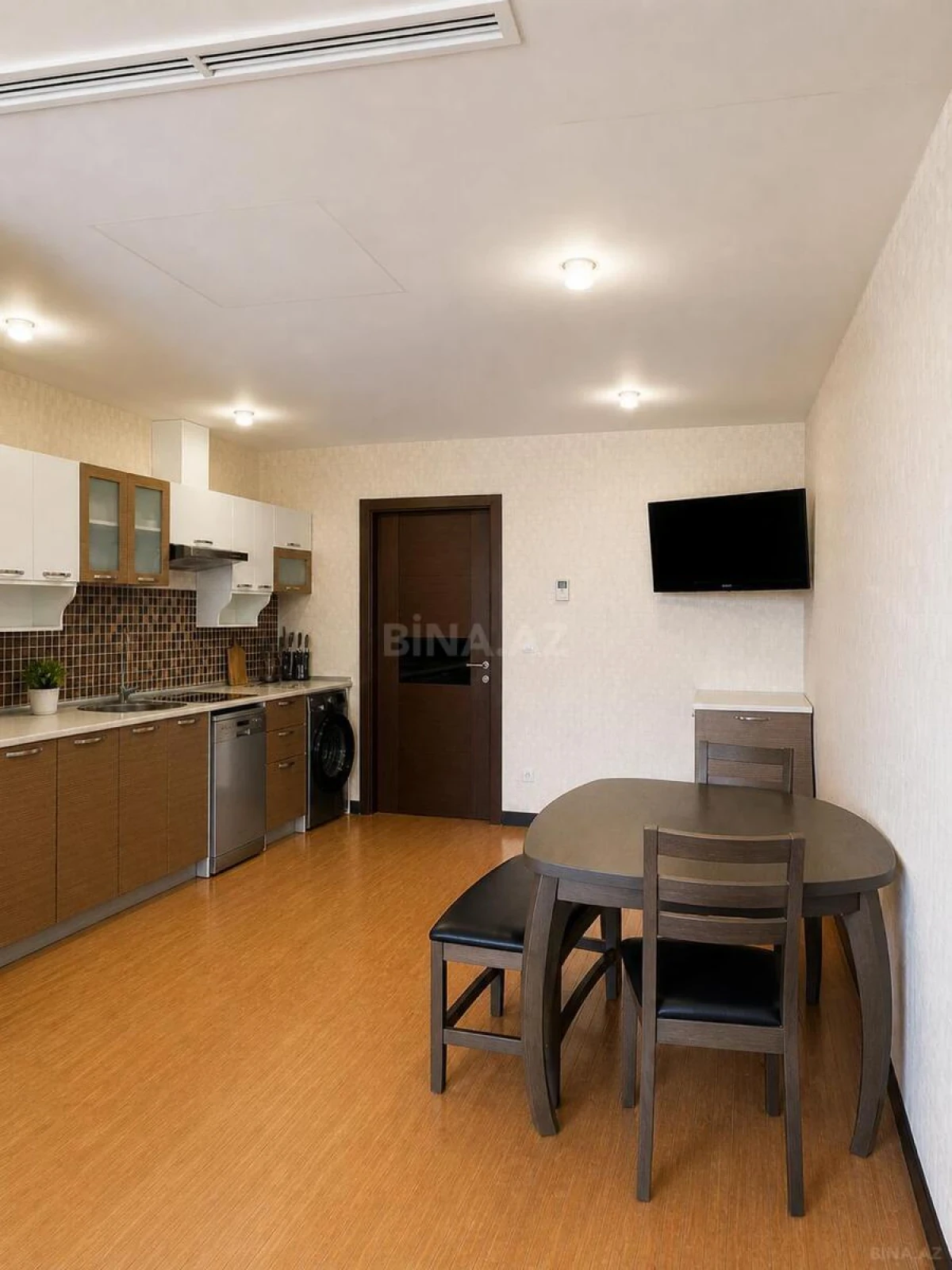 Kirayə verilir 4 otaqlı mənzil 200 m²