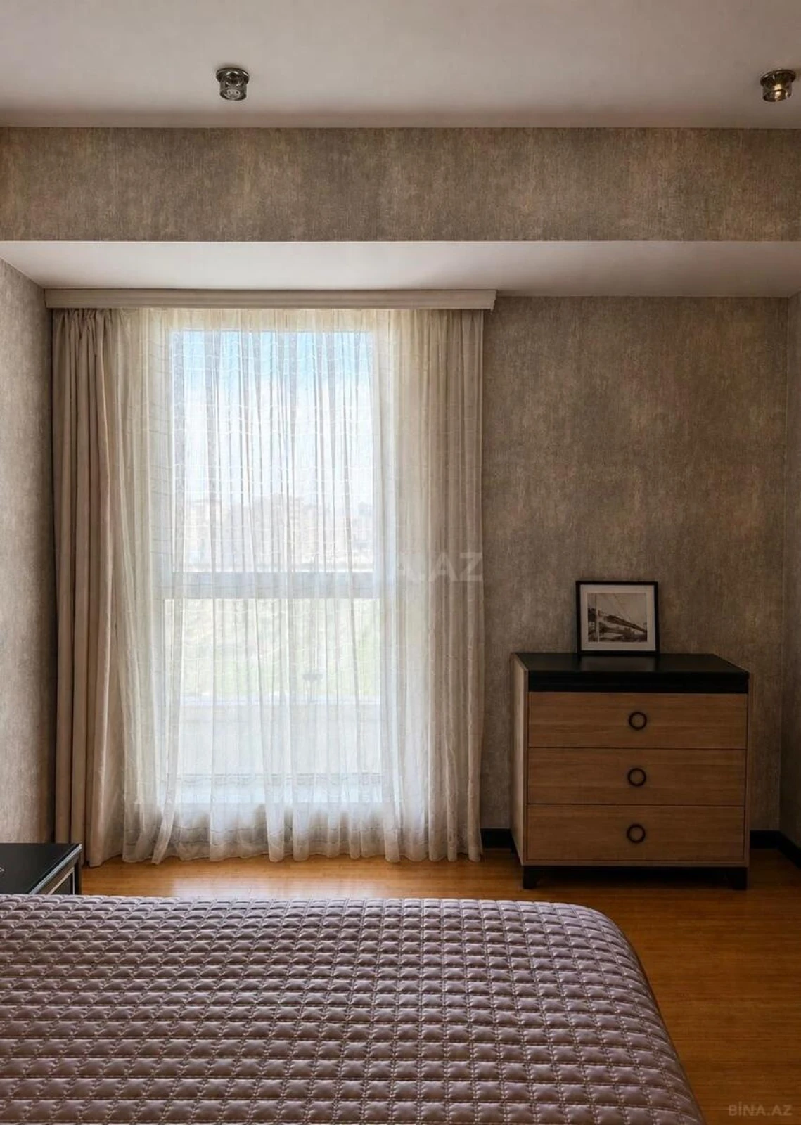 Kirayə verilir 4 otaqlı mənzil 200 m²