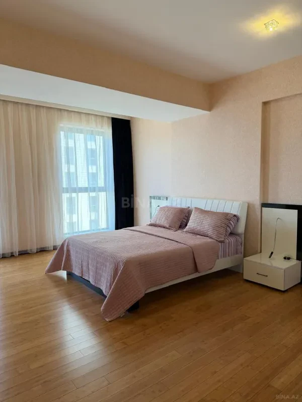Kirayə verilir 4 otaqlı mənzil 200 m²