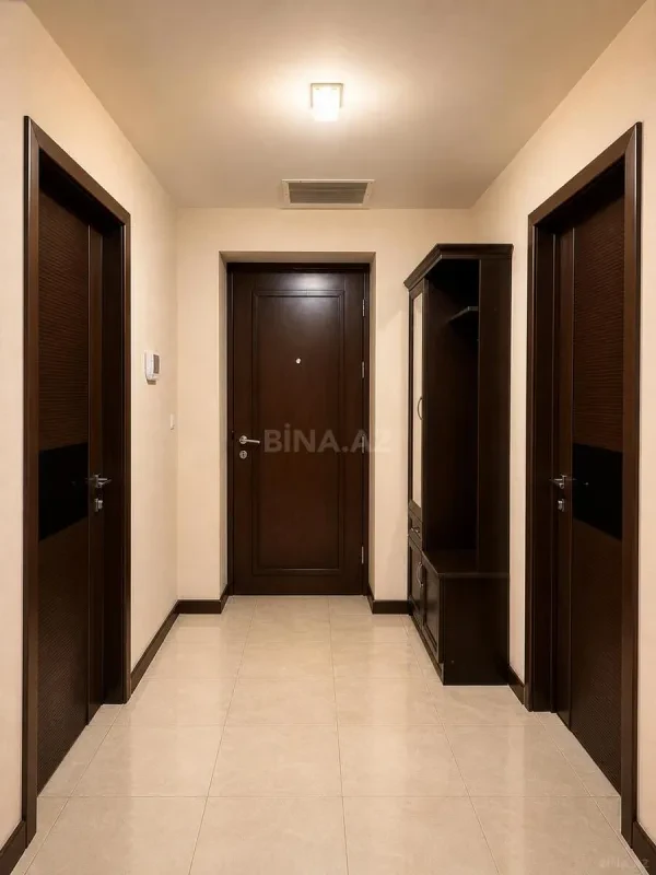 Kirayə verilir 4 otaqlı mənzil 200 m²