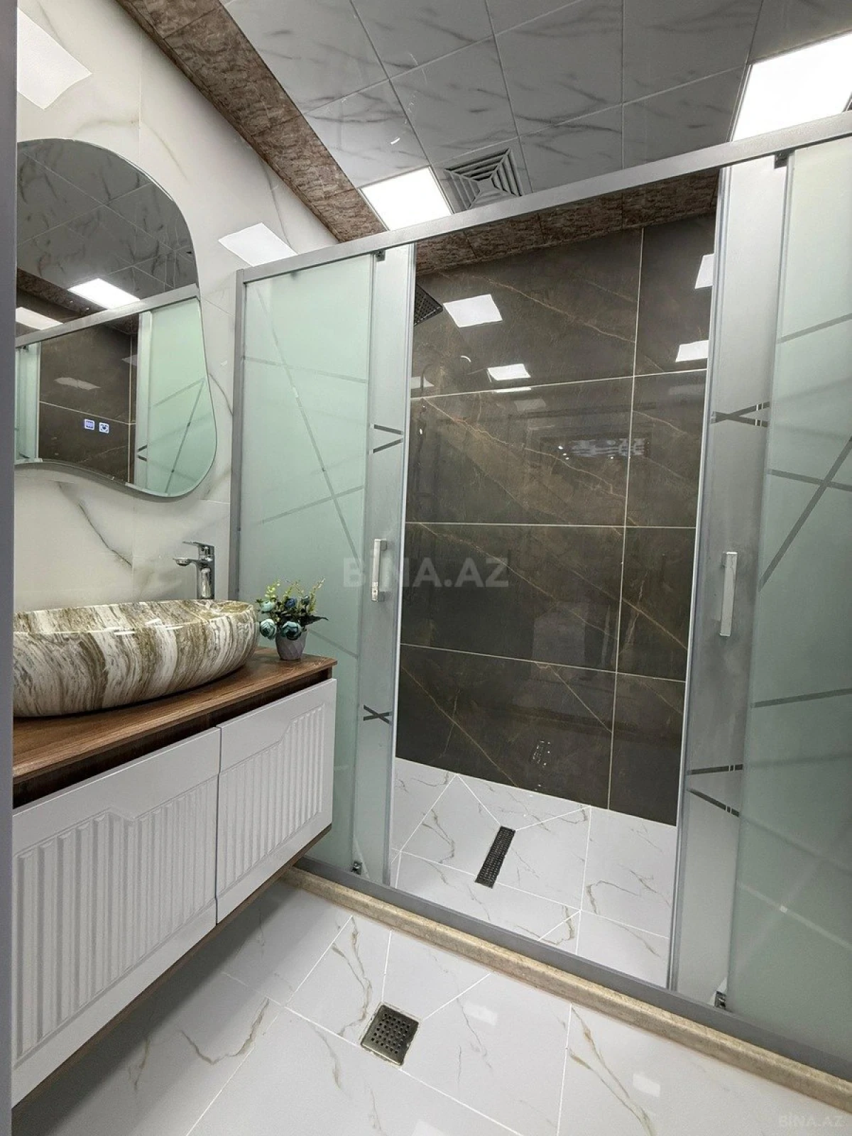 Satılır 3 otaqlı mənzil 110 m²