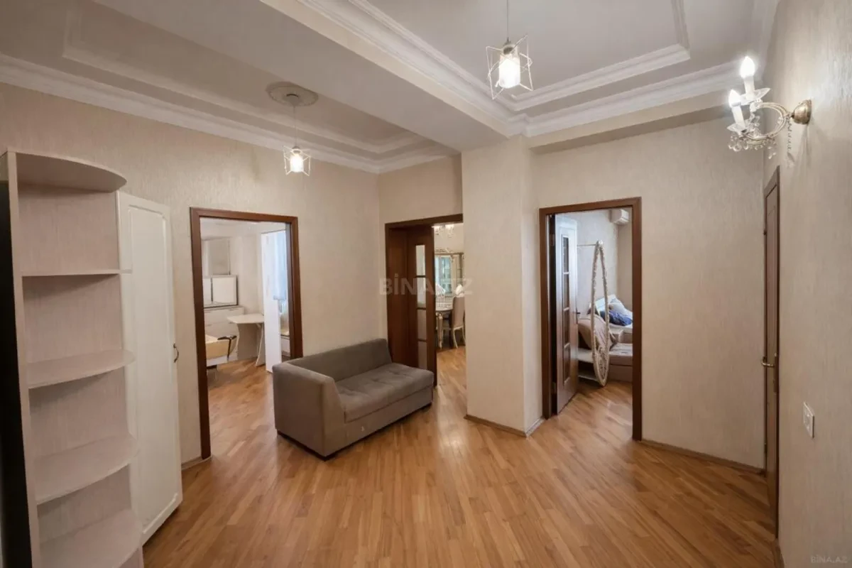 Satılır 3 otaqlı mənzil 105 m²