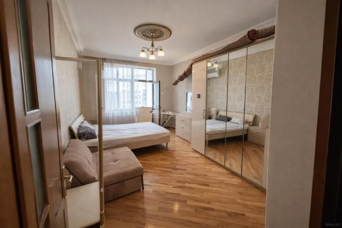 Satılır 3 otaqlı mənzil 105 m²