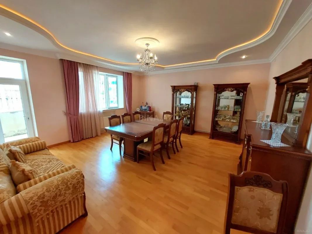 Kirayə verilir 3 otaqlı mənzil 140 m²