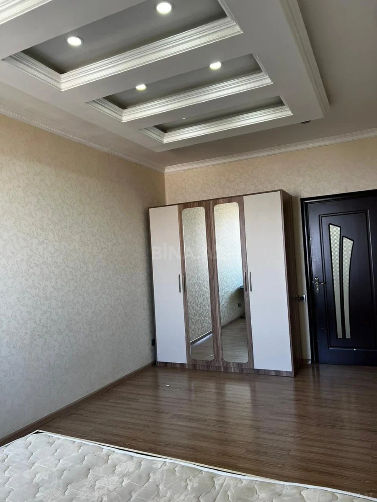 Satılır 2 otaqlı mənzil 90 m²