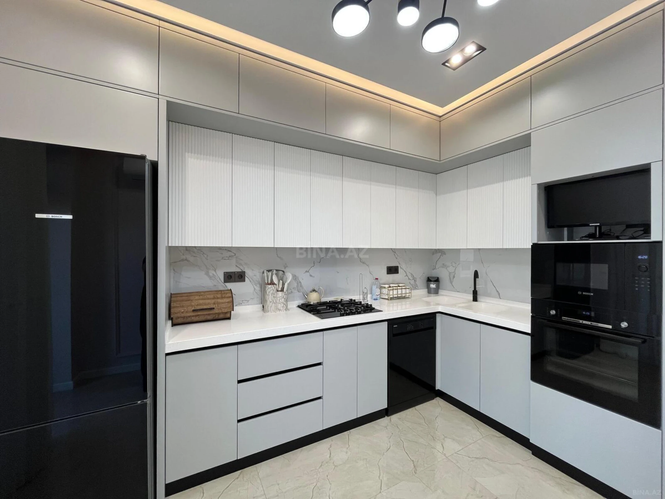 Kirayə verilir 3 otaqlı mənzil 145 m²
