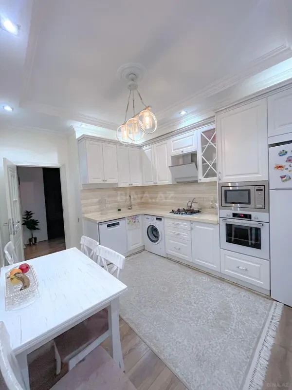 Satılır 3 otaqlı mənzil 160 m²