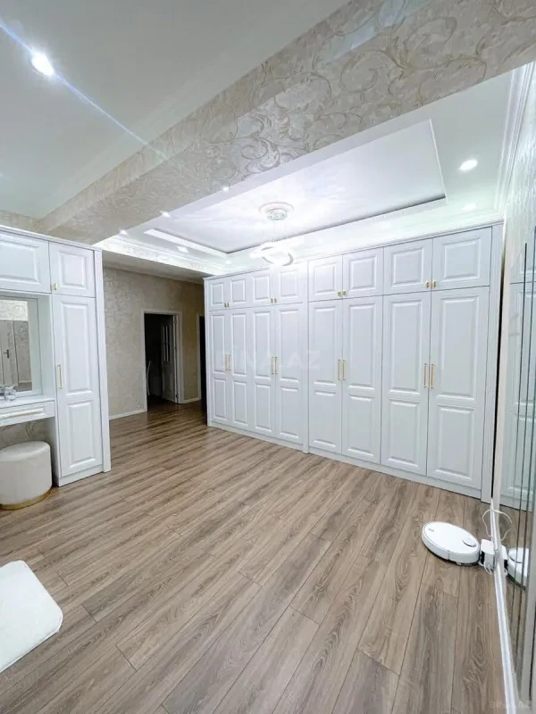 Satılır 3 otaqlı mənzil 160 m²