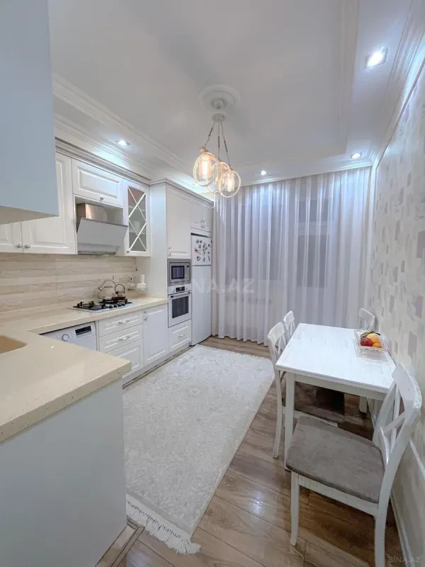 Satılır 3 otaqlı mənzil 160 m²