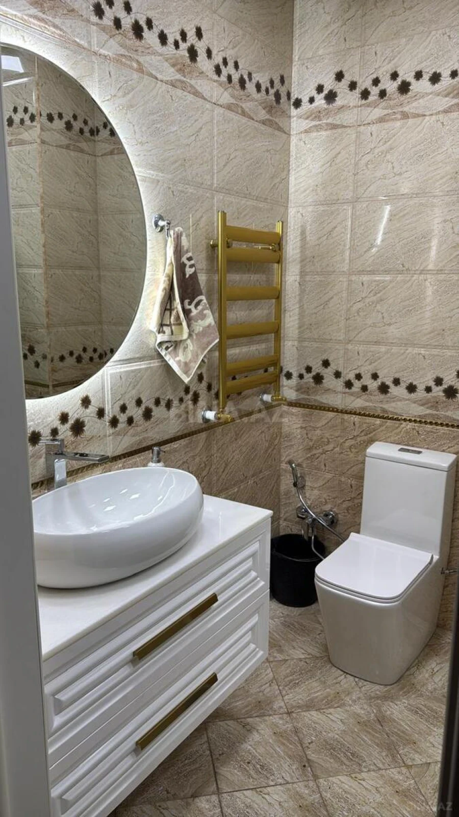 Satılır 3 otaqlı mənzil 160 m²