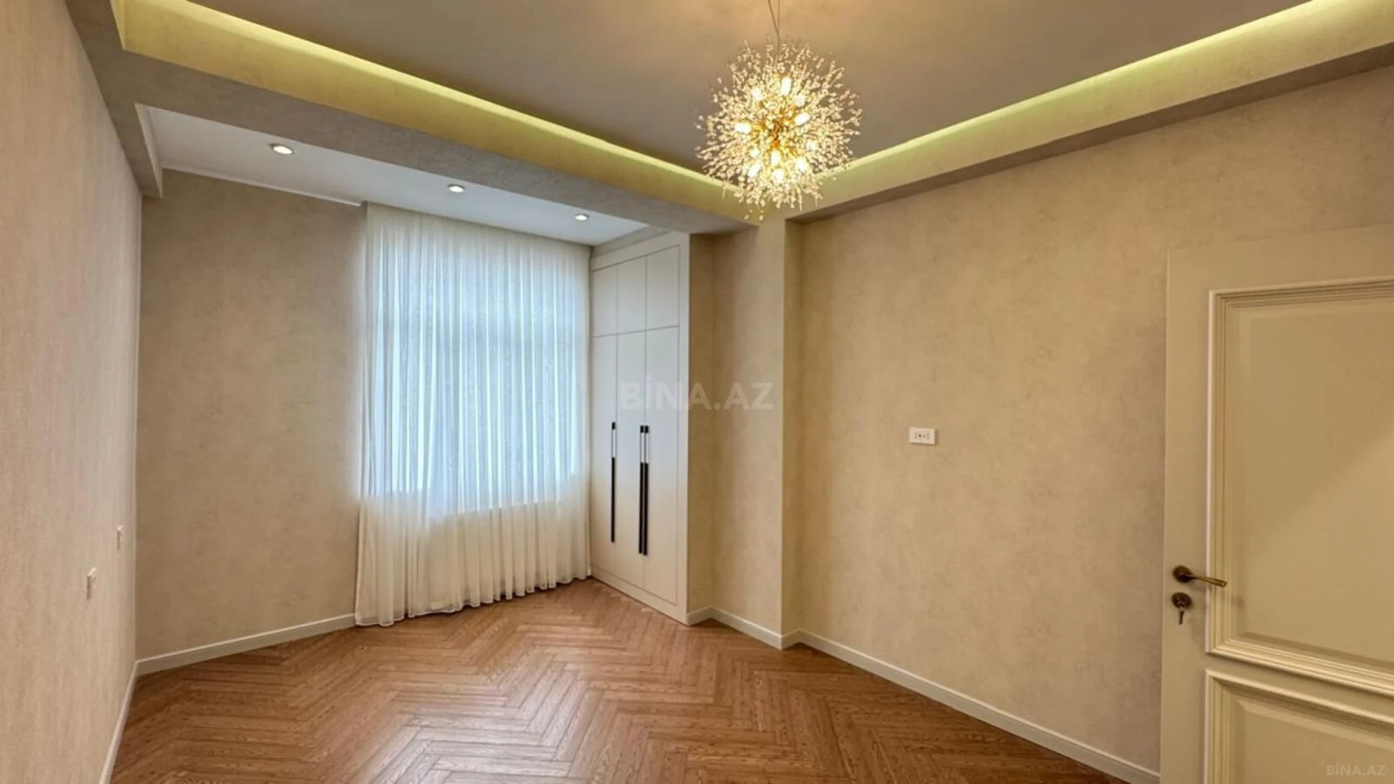 Satılır 3 otaqlı mənzil 125 m²