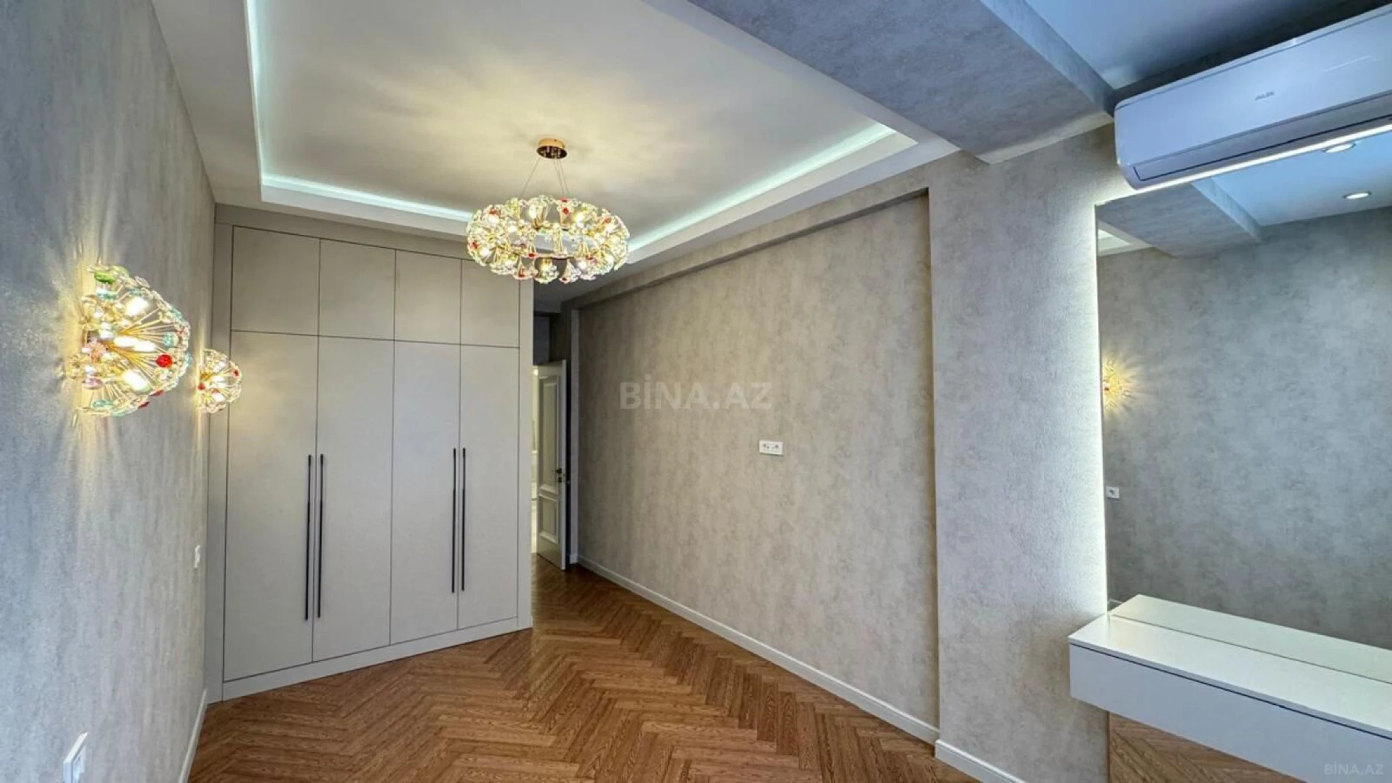 Satılır 3 otaqlı mənzil 125 m²