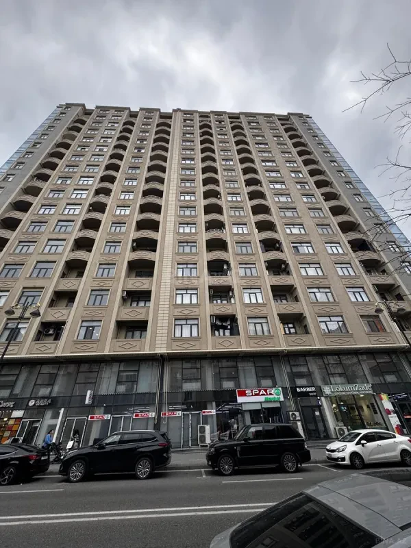 Satılır 3 otaqlı mənzil 125 m²
