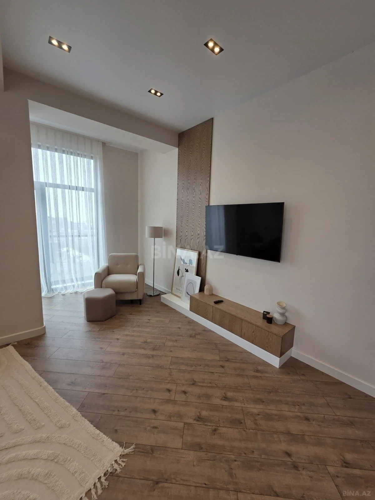 Kirayə verilir 4 otaqlı mənzil 130 m²