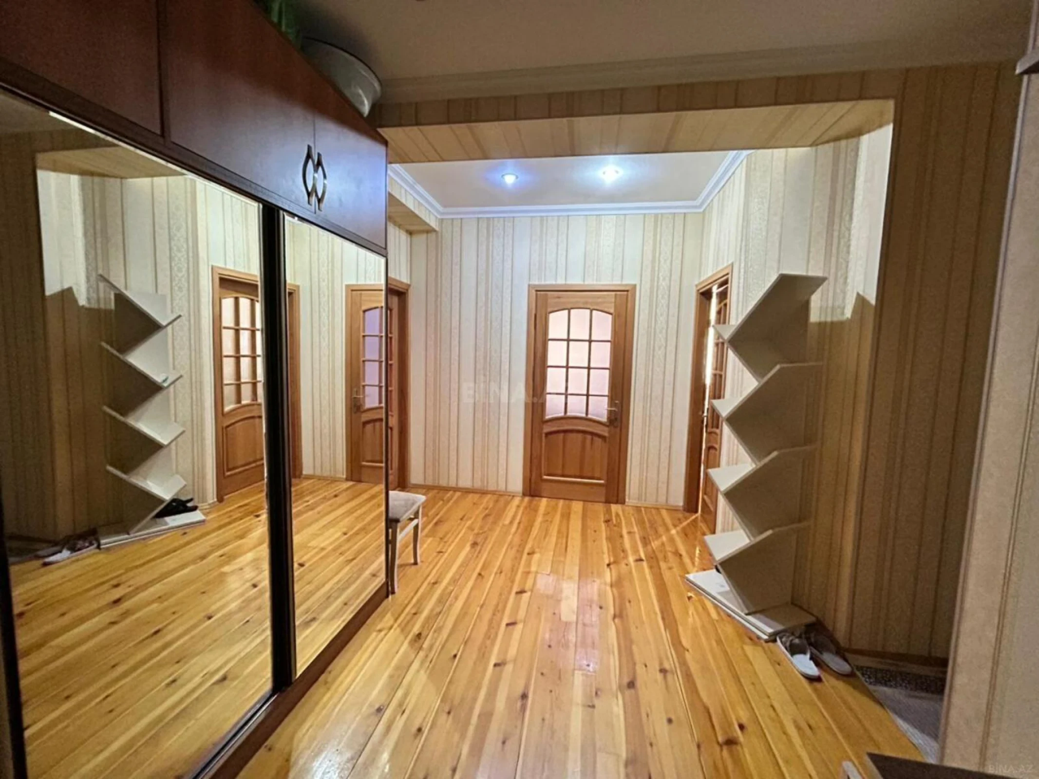 Satılır 2 otaqlı mənzil 83 m²