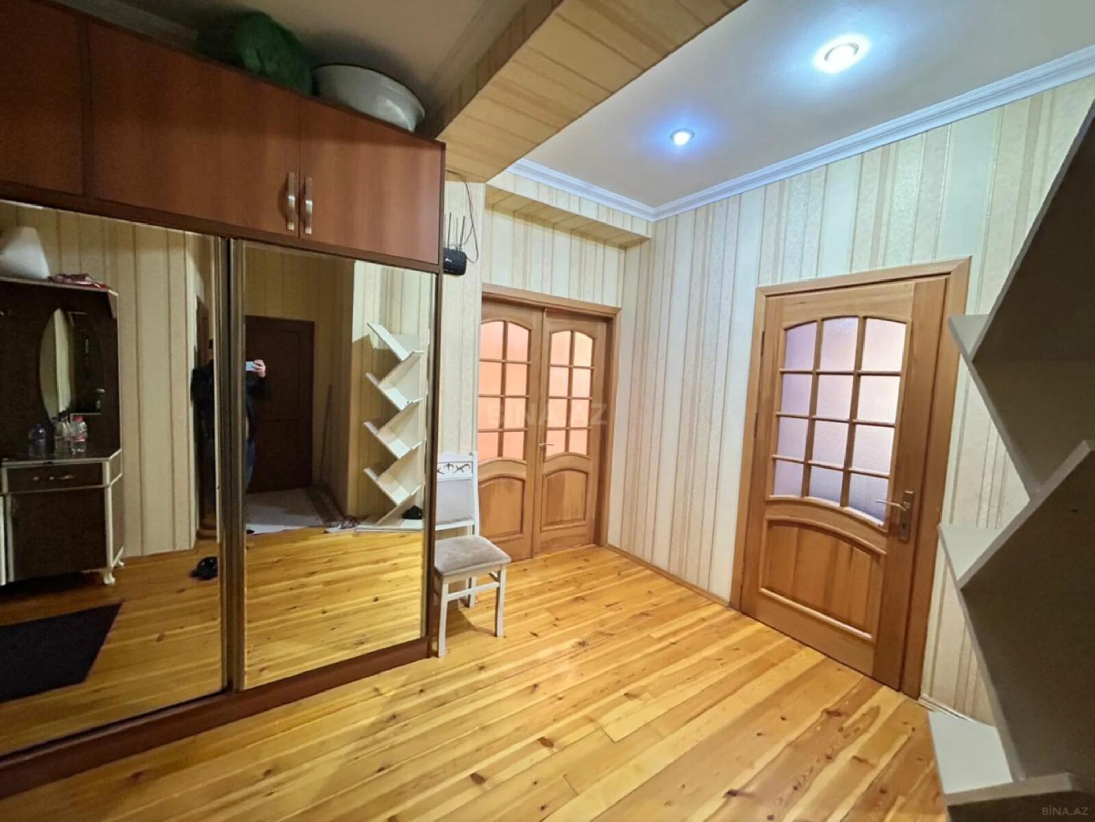 Satılır 2 otaqlı mənzil 83 m²