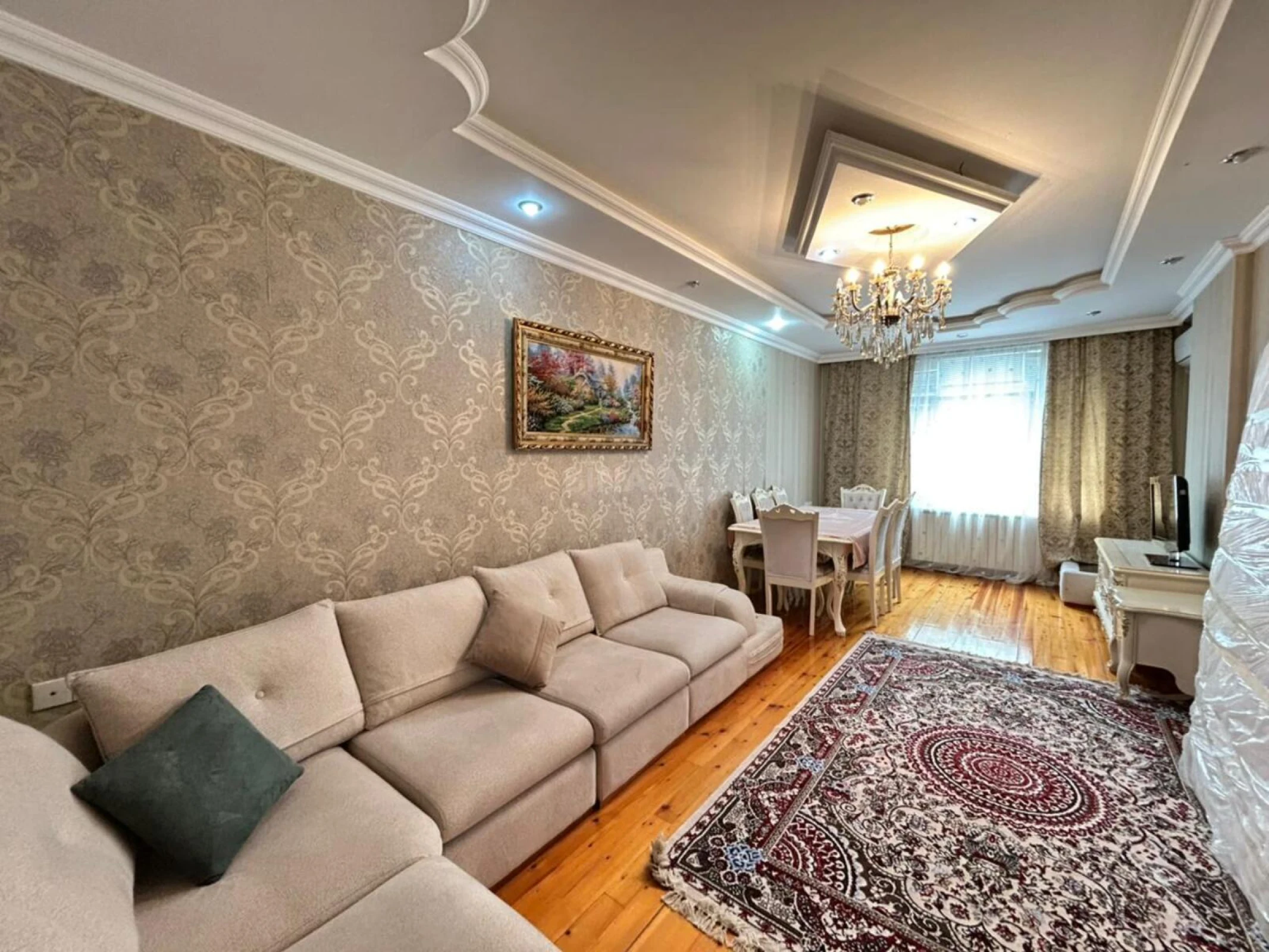 Satılır 2 otaqlı mənzil 83 m²