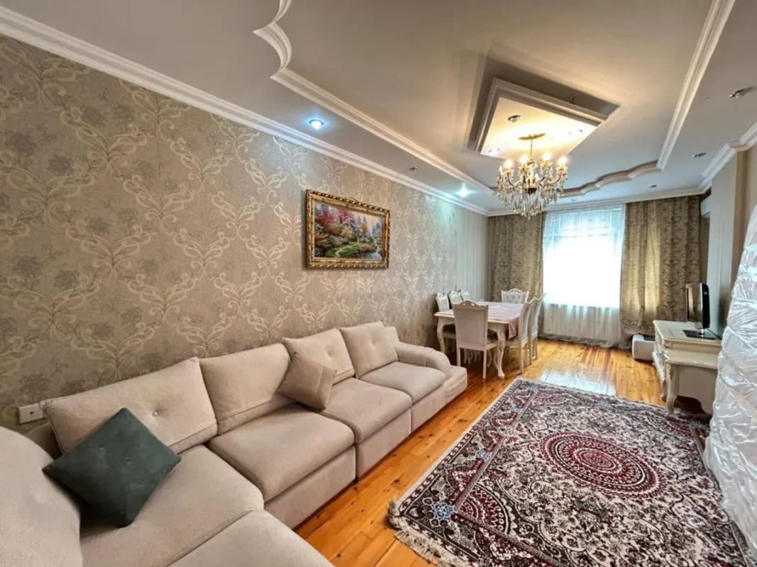 Satılır 2 otaqlı mənzil 83 m²