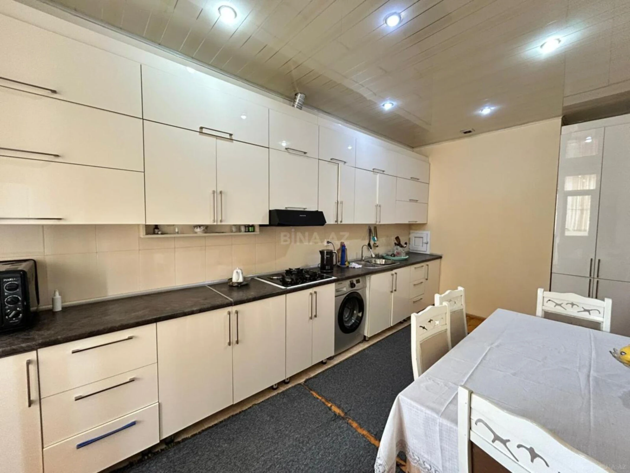 Satılır 2 otaqlı mənzil 83 m²