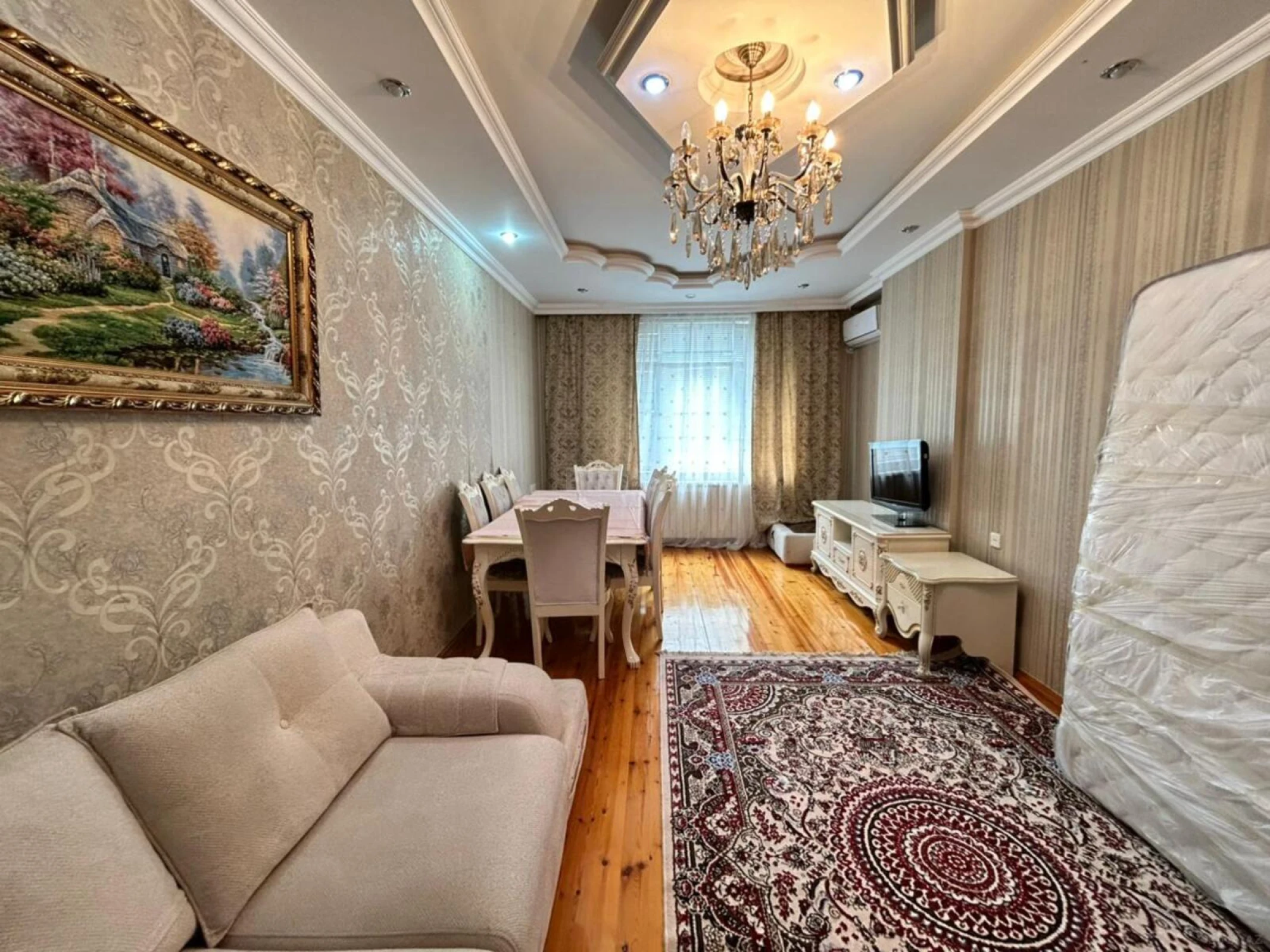 Satılır 2 otaqlı mənzil 83 m²