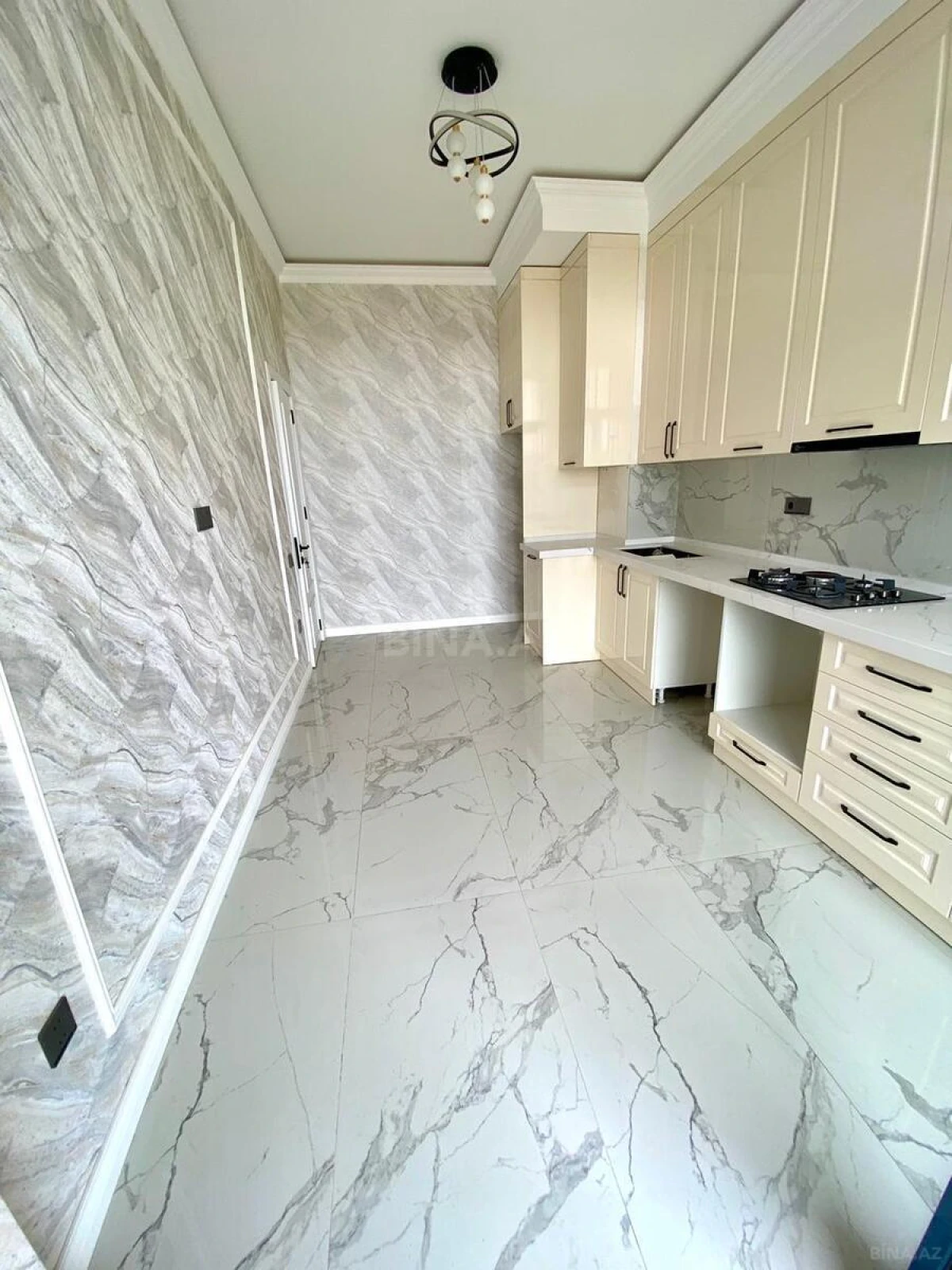 Satılır 2 otaqlı mənzil 67 m²
