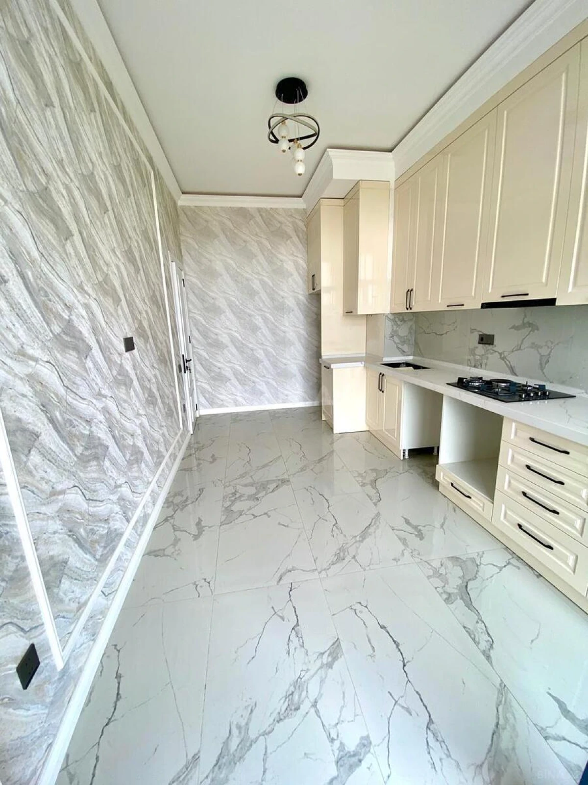 Satılır 2 otaqlı mənzil 67 m²