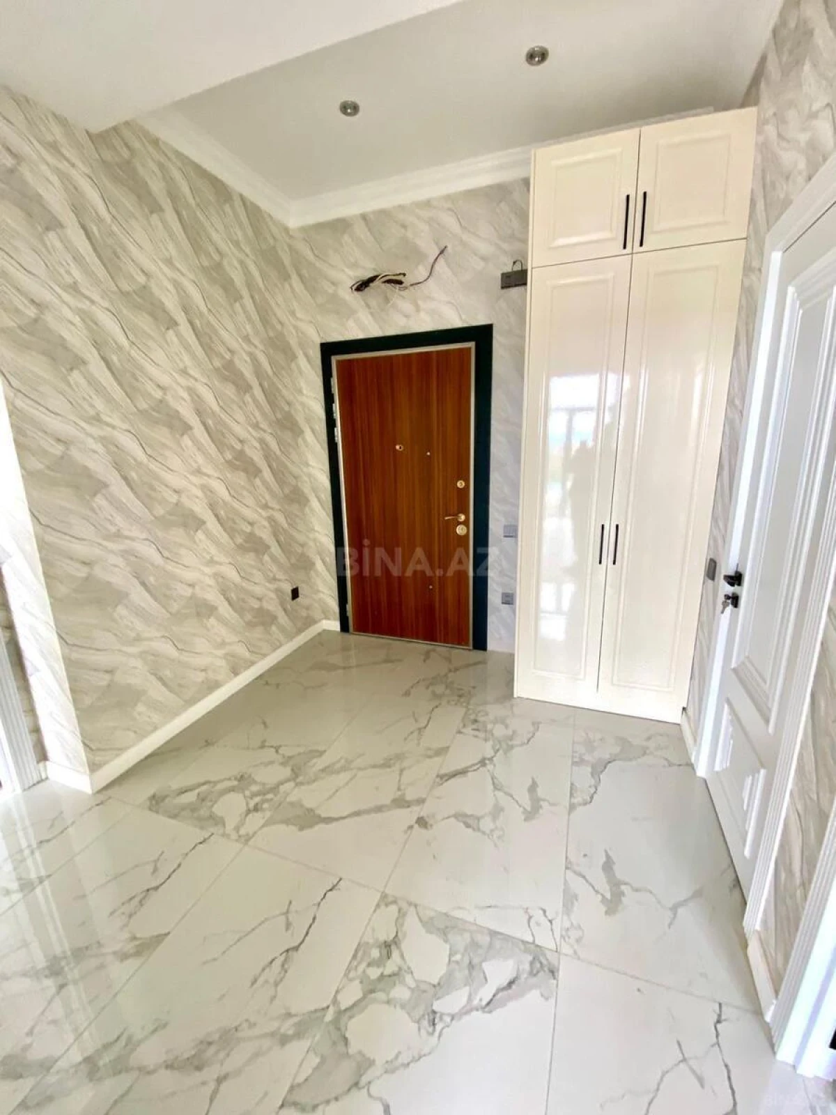 Satılır 2 otaqlı mənzil 67 m²