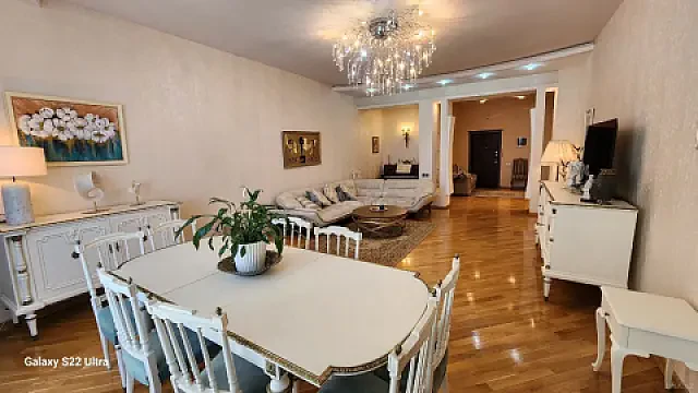 Satılır 4 otaqlı mənzil 172 m² — Bakı 4 otaq 172.00 m²