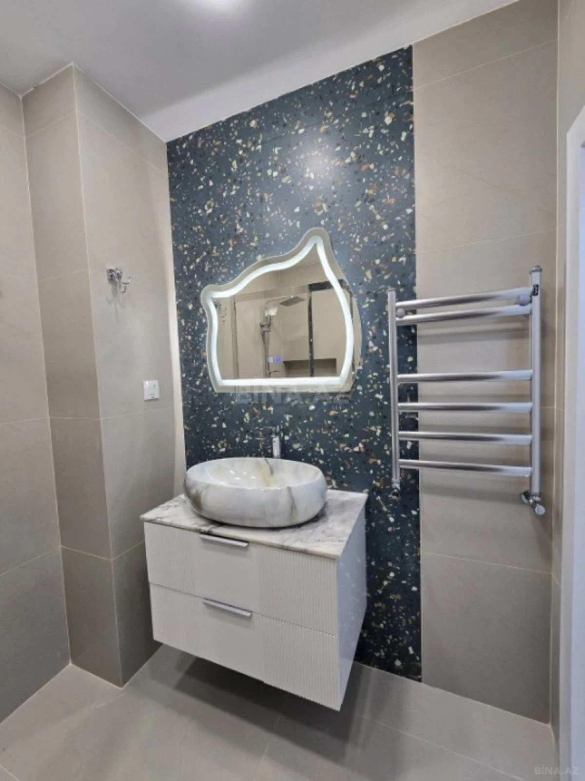 Satılır 2 otaqlı mənzil 65 m²