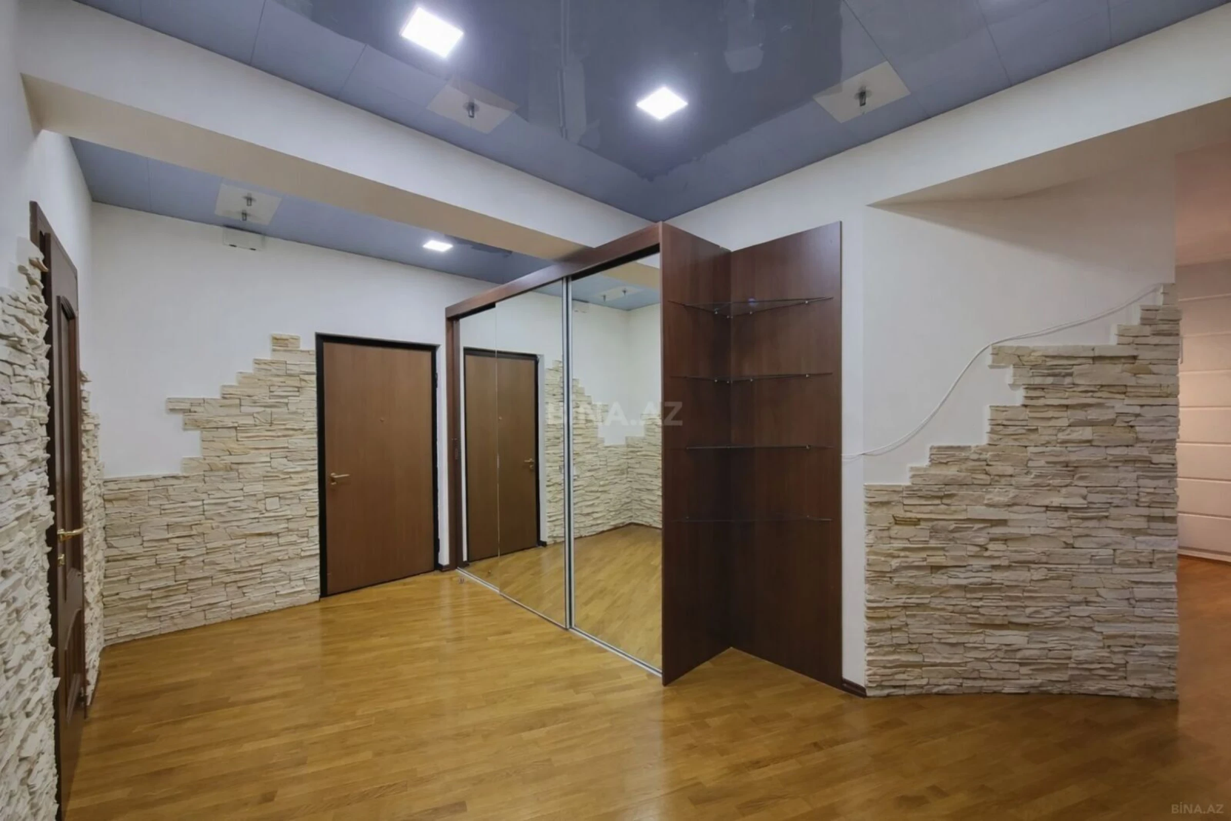 Satılır 3 otaqlı mənzil 157 m²