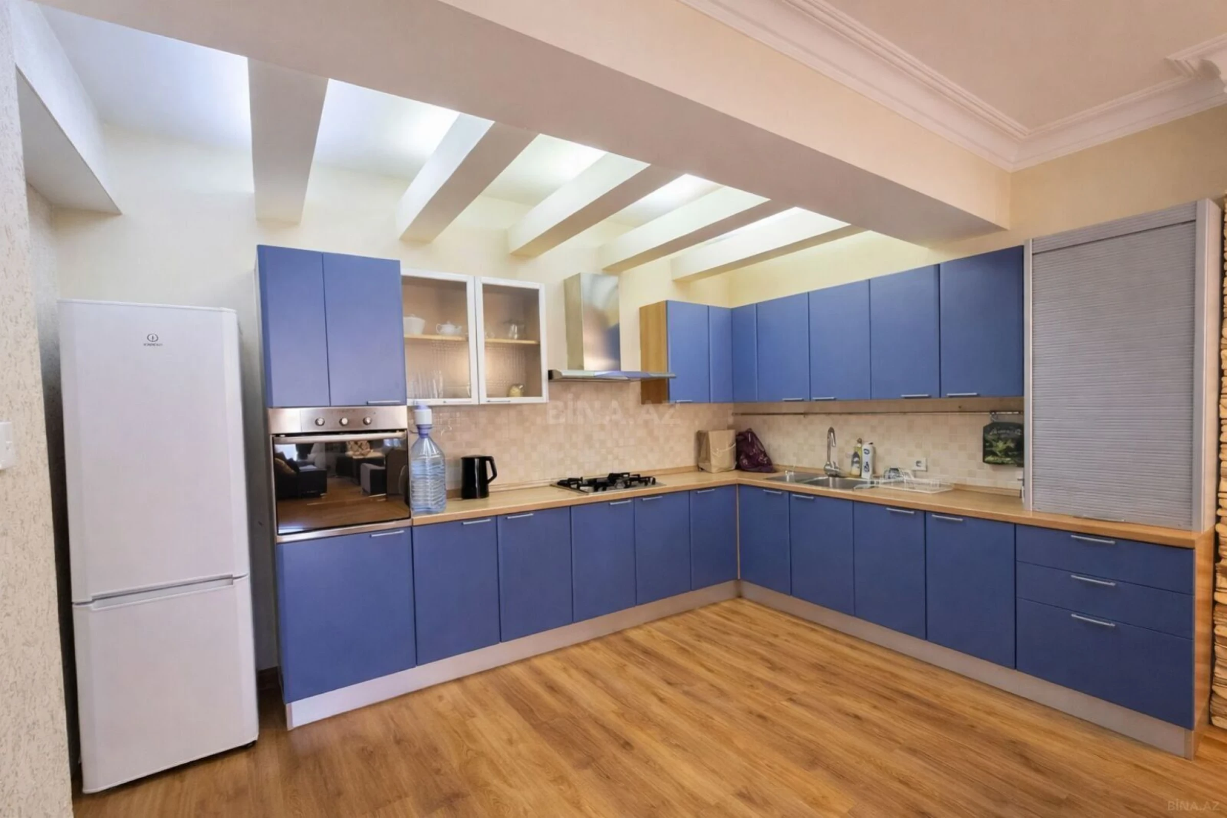 Satılır 3 otaqlı mənzil 157 m²