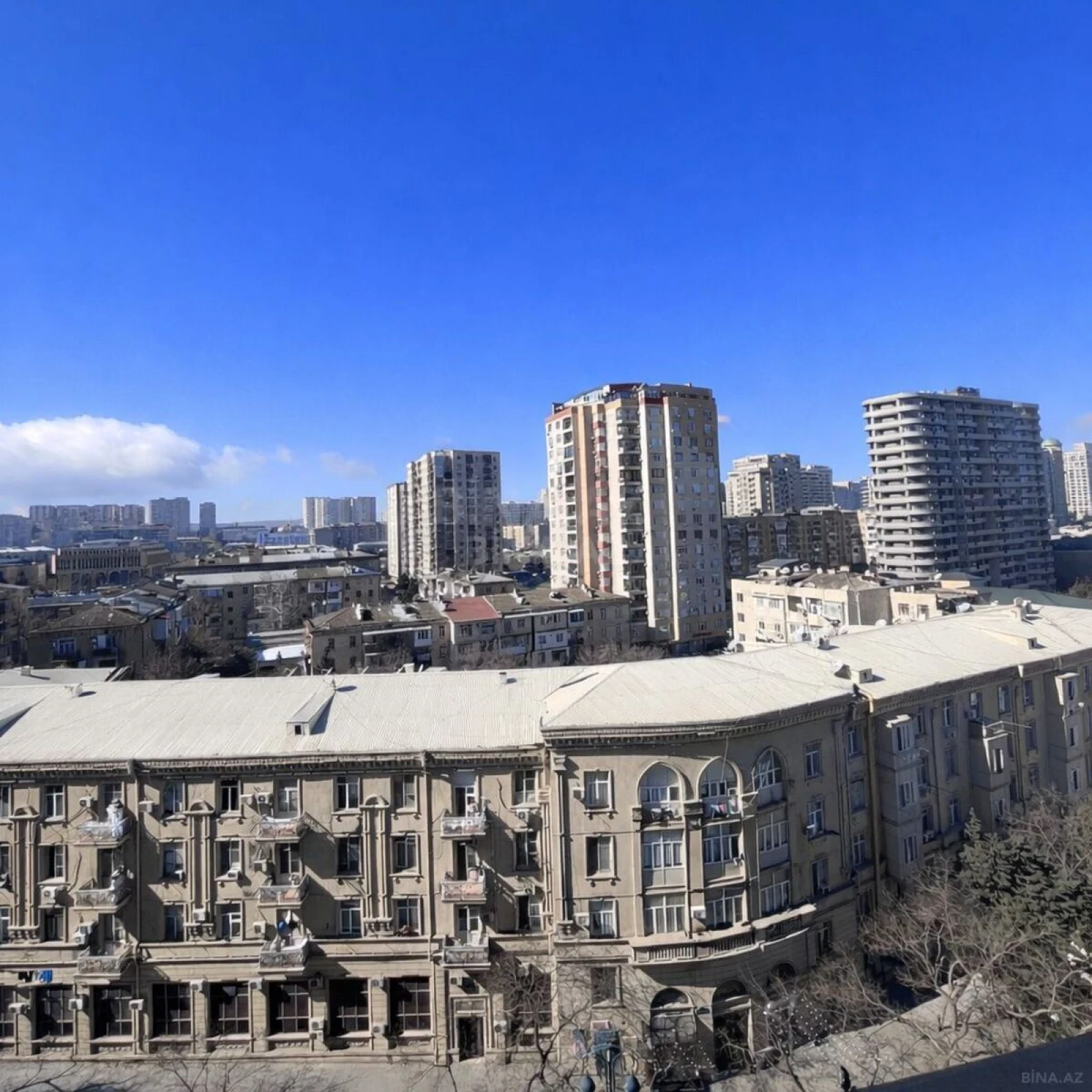 Satılır 3 otaqlı mənzil 157 m²