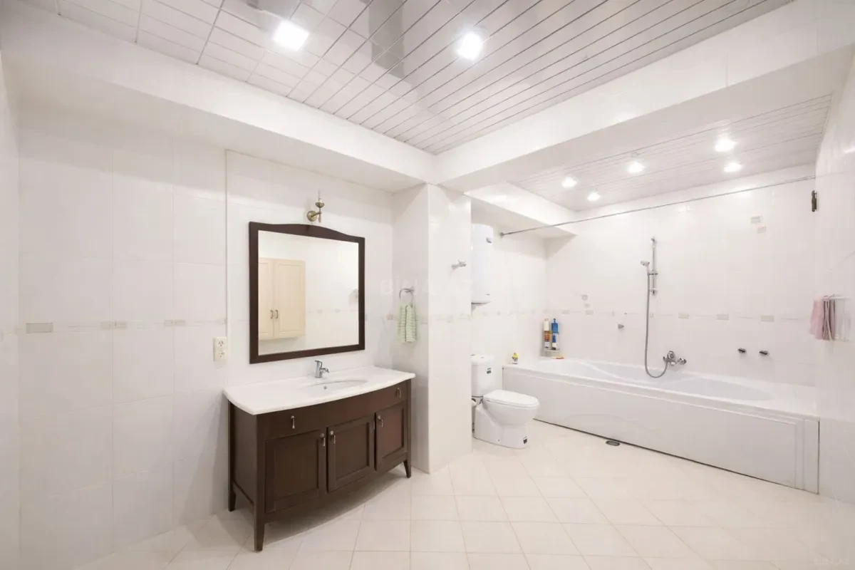 Satılır 3 otaqlı mənzil 157 m²