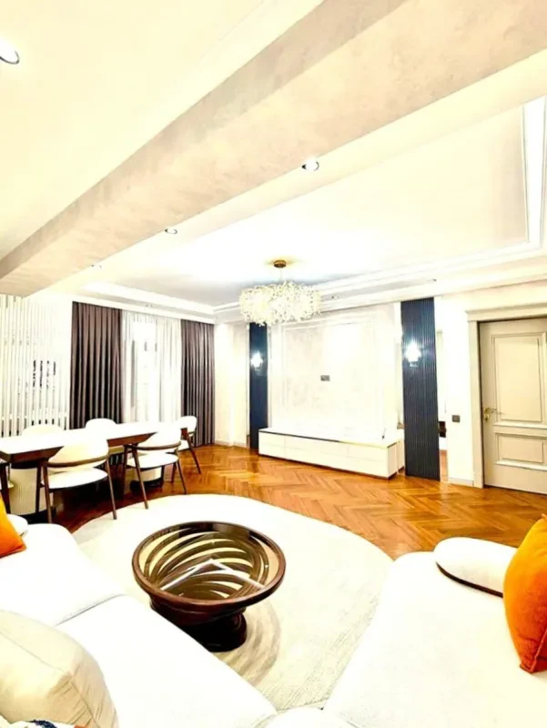 Satılır 3 otaqlı mənzil 139 m²