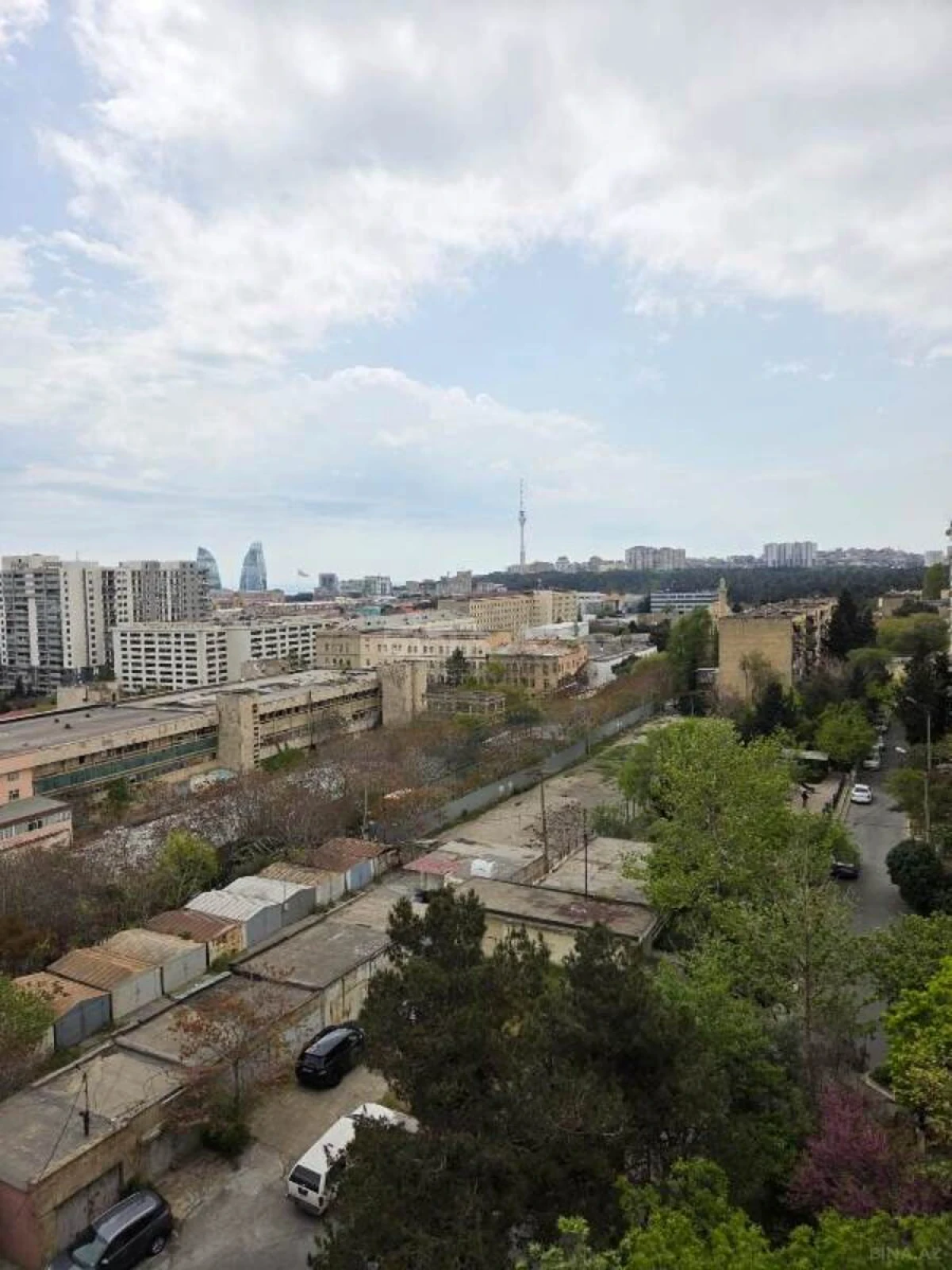 Satılır 3 otaqlı mənzil 98 m²