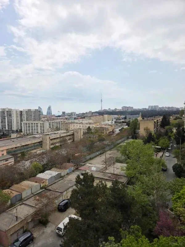 Satılır 3 otaqlı mənzil 98 m²