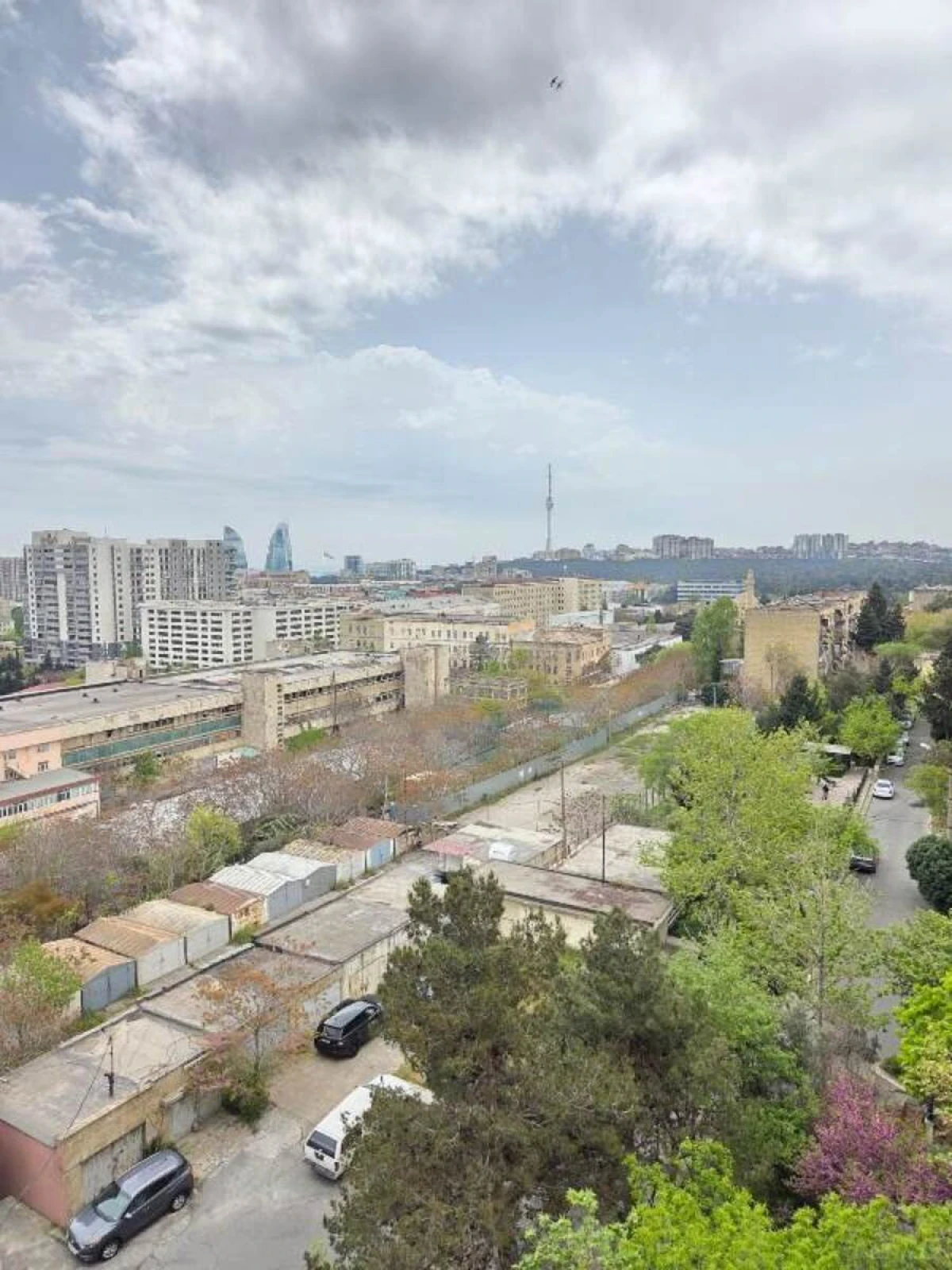 Satılır 3 otaqlı mənzil 98 m²