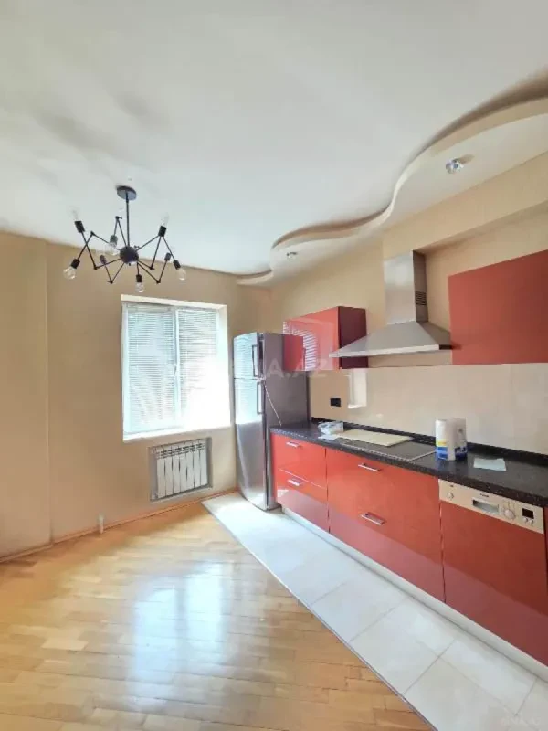 Satılır 3 otaqlı mənzil 98 m²