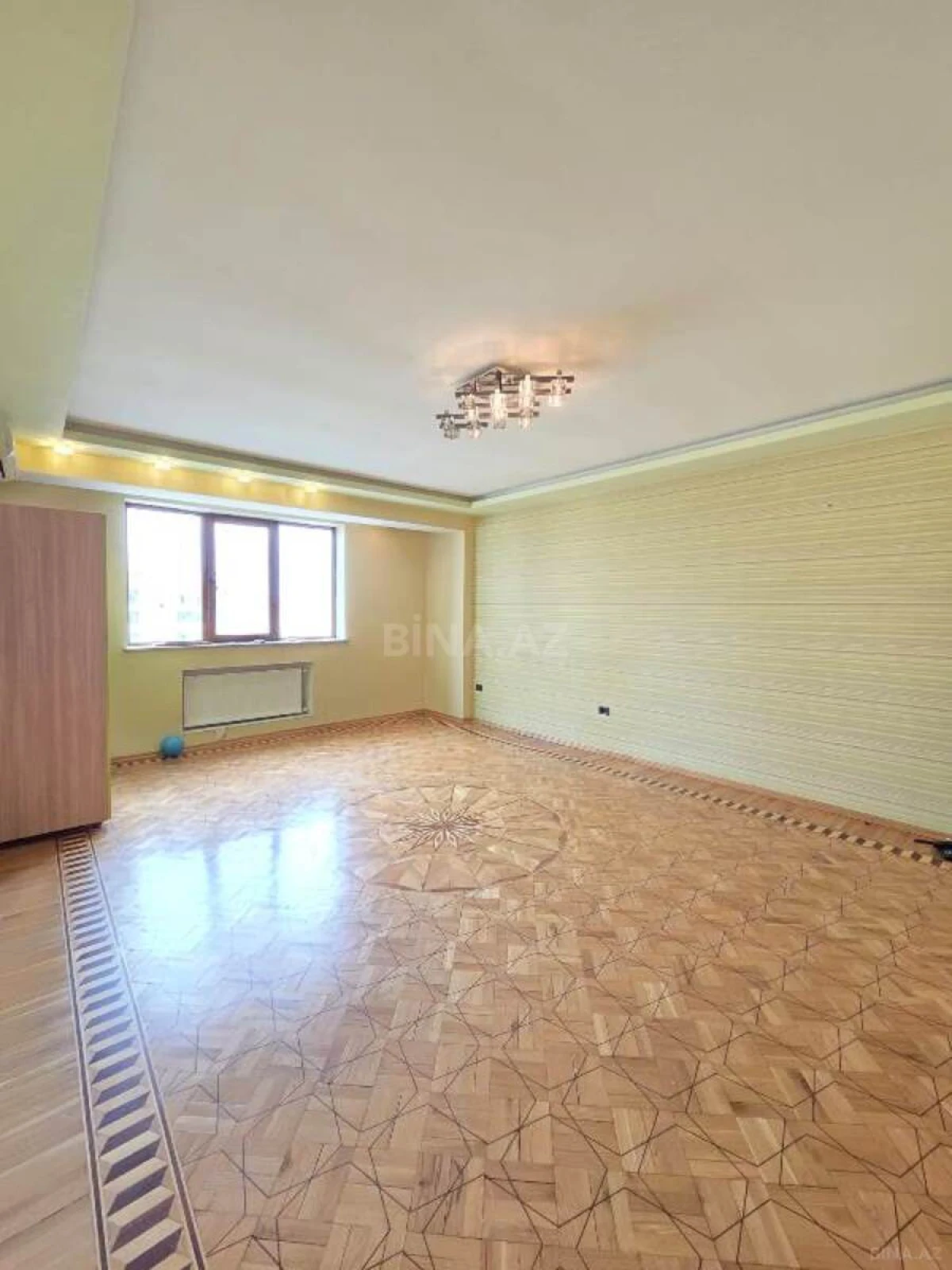Satılır 3 otaqlı mənzil 98 m²