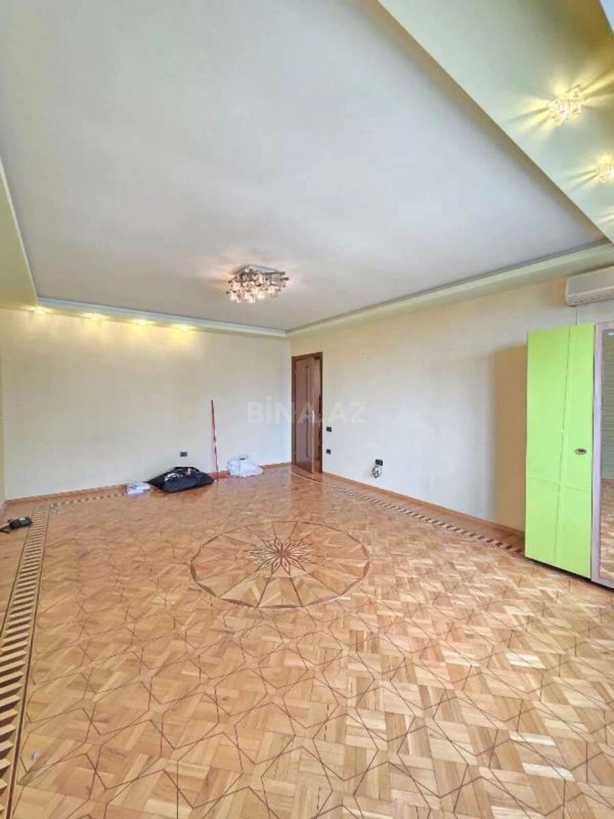 Satılır 3 otaqlı mənzil 98 m²