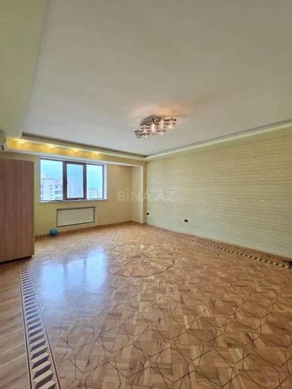 Satılır 3 otaqlı mənzil 98 m²