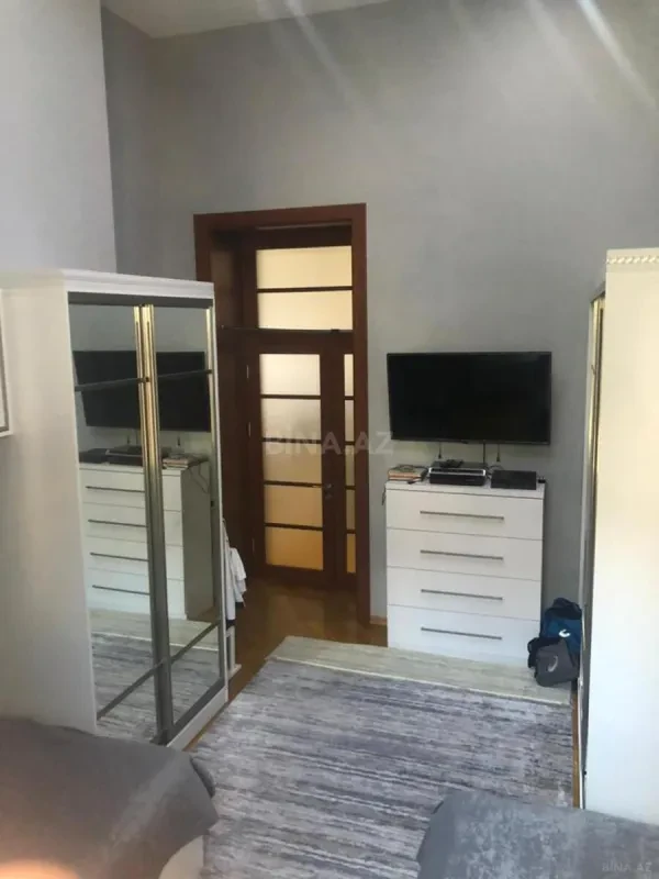 Satılır 3 otaqlı mənzil 128 m²