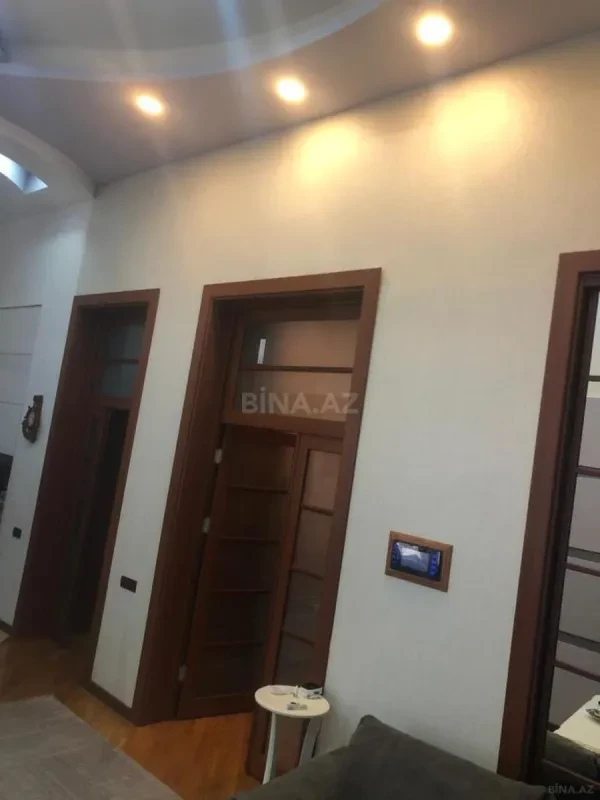 Satılır 3 otaqlı mənzil 128 m²