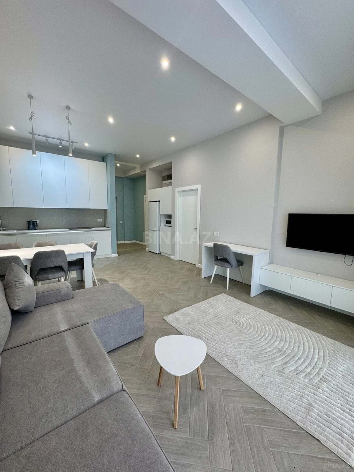 Satılır 2 otaqlı mənzil 76 m²