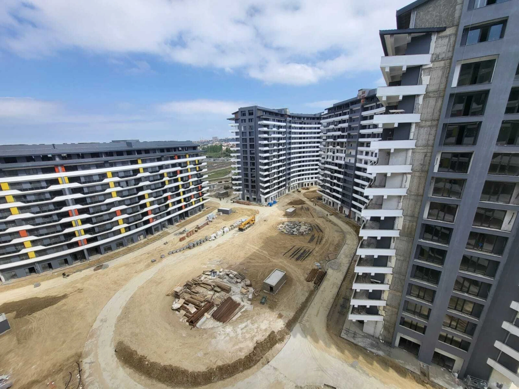 Satılır 2 otaqlı mənzil 79.4 m²