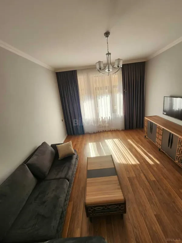Kirayə verilir 2 otaqlı mənzil 70 m²